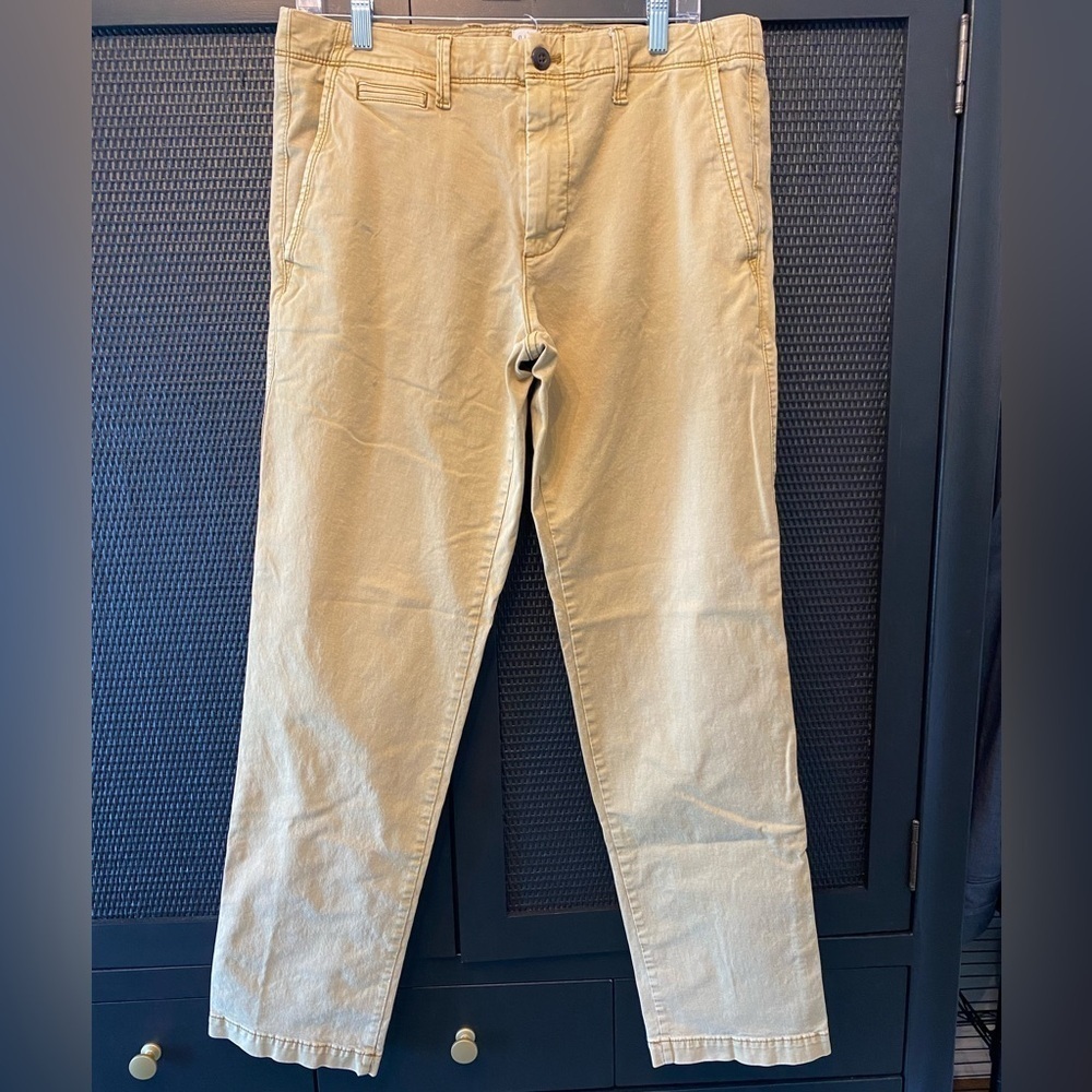 Gap Men’s Flax Colored Khaki Straight Leg Pants Trousers